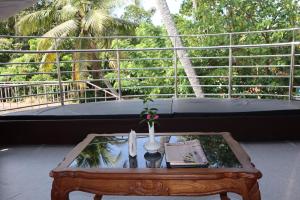 Kera Houseboats Alleppey的阳台或露台