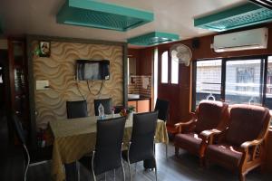 Kera Houseboats Alleppey的休息区