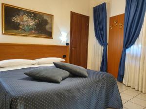 Hotel San Giorgio tesisinde bir odada yatak veya yataklar