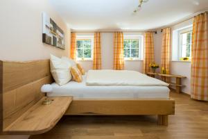 Postel nebo postele na pokoji v ubytování Gut Hinterklaus + 37 fotografií