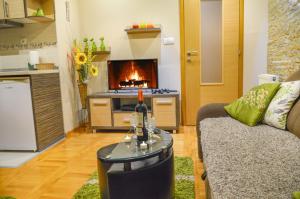 O bucătărie sau chicinetă la Apartments Josipovic