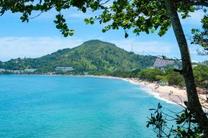 a view of a beach with a mountain in the background at Chales Agua Marinha in Ubatuba