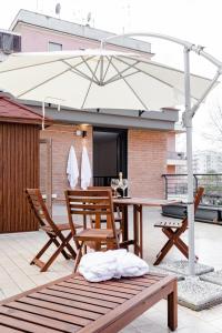 A balcony or terrace at La Suite al Vaticano