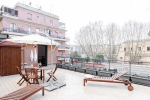 A balcony or terrace at La Suite al Vaticano
