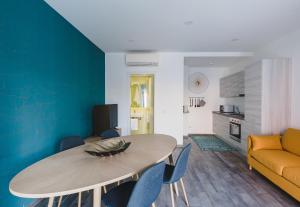 A kitchen or kitchenette at La Suite al Vaticano