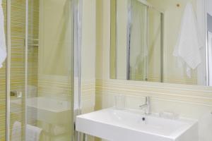 A bathroom at La Suite al Vaticano