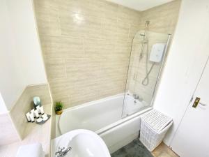 Koupelna v ubytování Convenient Manchester city centre 3BD with free parking