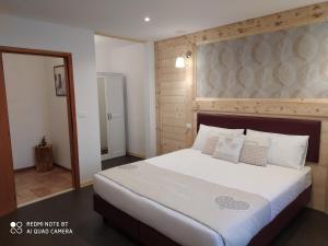 Posteľ alebo postele v izbe v ubytovaní Ledro Lake Suite "Pur"
