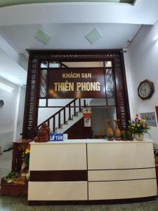 a store with a sign that reads ketch scan them phone at Khách Sạn Thiên Phong in Buon Ma Thuot