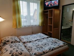 Postel nebo postele na pokoji v ubytování Penzión Poľana