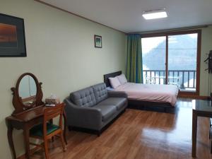 Postel nebo postele na pokoji v ubytování LaHoya Pension