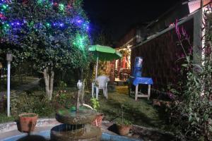Un jardín fuera de Gurkha Lodge