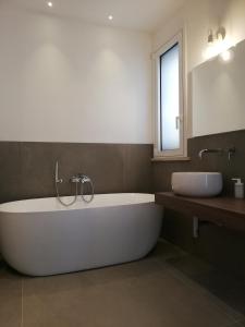 A bathroom at Chiaralice