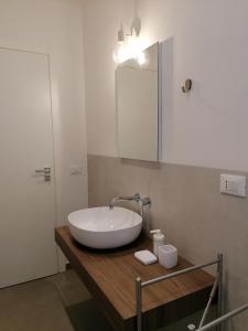A bathroom at Chiaralice