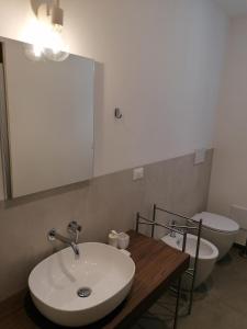 A bathroom at Chiaralice