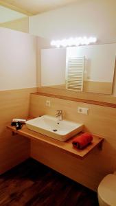 Ett badrum på Gästehaus Casa Luna - Paradiesische Ferienwohnungen am Kaiserstuhl!
