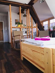 a bedroom with a bed and chairs in a room at Neckarblick,Natur, Altstadt in Hirschhorn