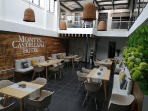 Restaurace v ubytování Hotel Montes De La Castellana
