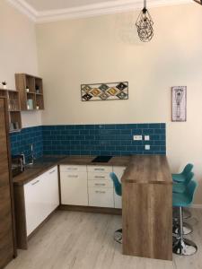 Kuchyňa alebo kuchynka v ubytovaní All In Apartman IV.