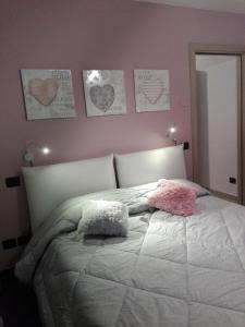 a bedroom with a bed with hearts on the wall at Appartamento Le Moulin in Aosta