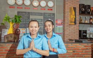 Best Central Point Hotel的员工