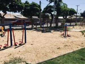 a playground in a park with a fence at Cómodo departamento en el centro de Casablanca in Casablanca