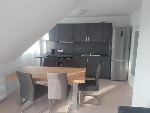 Kuchyň nebo kuchyňský kout v ubytování 50 Quadratmeter abgeschlossene Wohnung mit Panoramablick