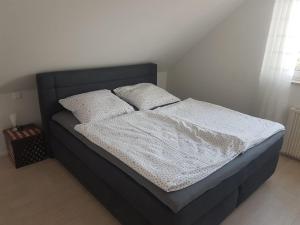 Postel nebo postele na pokoji v ubytování 50 Quadratmeter abgeschlossene Wohnung mit Panoramablick