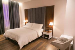 Postel nebo postele na pokoji v ubytování Arberia Palace Hotel