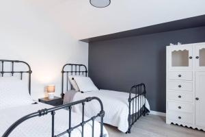 Ένα ή περισσότερα κρεβάτια σε δωμάτιο στο Appartement 4 étoiles vue mer et bord de plage Chez Odette
