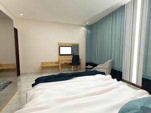 Una cama o camas en una habitación de La Fontaine Diora Hotel