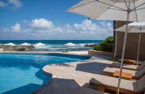 A piscina localizada em Hotel Playa La Media Luna ou nos arredores