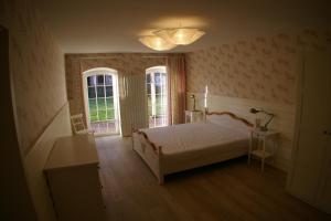 a bedroom with a bed and two windows at Ferienwohnung 6 Fam. Ramm in Sibbersdorf