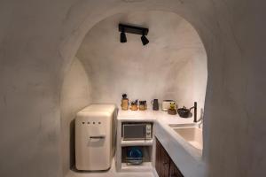 Gallery image of Satori Caves by Thireon in Oia