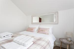 Luxury Granada Apartments near Southsea Beach