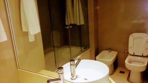 a bathroom with a sink and a shower and a toilet at Green Park Punta 2 in Punta del Este