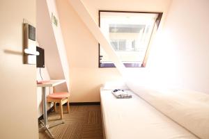 Letto o letti in una camera di Sakura Hotel Jimbocho