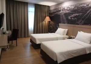 Tempat tidur dalam kamar di Hotel Zia Sanno Jakarta - Pluit