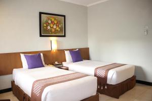 Postelja oz. postelje v sobi nastanitve Cakra Kembang Hotel