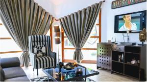 Μια τηλεόραση ή/και κέντρο ψυχαγωγίας στο Segara Villas