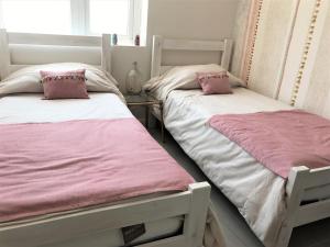Uma cama ou camas num quarto em Concón Costa de Montemar Departamento, 3 dormitorios