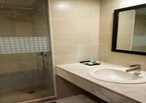 Koupelna v ubytování GiiA Sanno Hotel Pluit