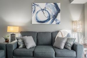 Imagen de la galería de Modern Cozy 2 Bed 2 Bath with Lake and Mountain Views Pool and Hot Tub, en Invermere