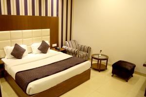 Hotel Shagun Chandigarh Zirakpur客房内的一张或多张床位