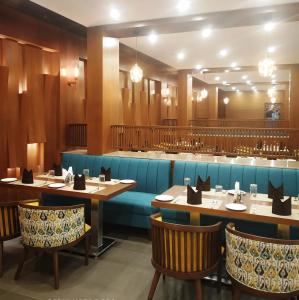 A restaurant or other place to eat at Hotel Shagun Chandigarh Zirakpur