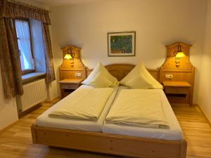 Giường trong phòng chung tại Hotel Lobmeyer +19 ảnh