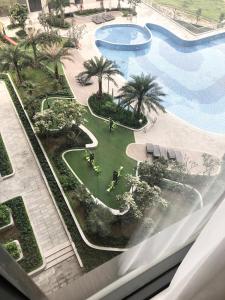 an overhead view of a swimming pool at a resort at Luxury Condotel 2BR Vinhomes Skylake Keangnam - Netflix free in Hanoi