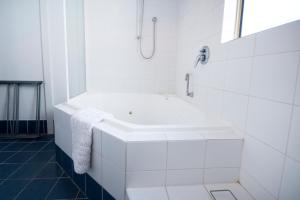 Ein Badezimmer in der Unterkunft Archipelago Apartments Esperance