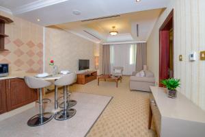 O zonă de relaxare la Al Diyafa Furnished Suites