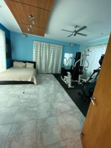 The fitness centre and/or fitness facilities at Villa Acquabella